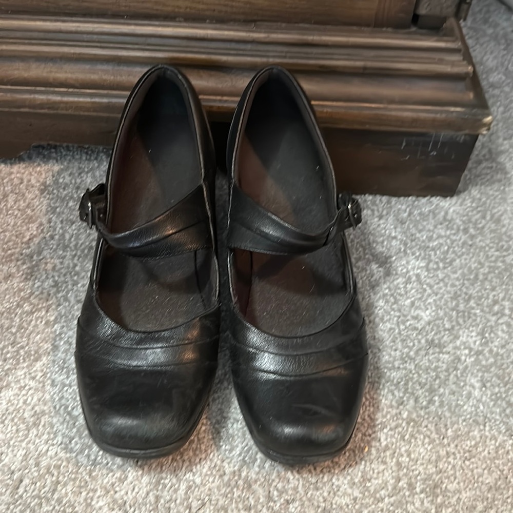 Clarks black Mary Jane’s size 9 1/2